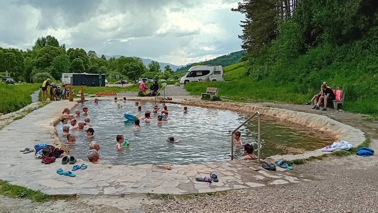 Termalne źródła za darmo. Leżą rzut beretem od Zakopanego. Wypoczniesz jak król