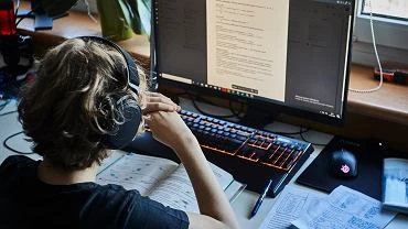 Grozi nam zamknicie szk? RMF FM: Rzd planuje powrt do nauczania zdalnego