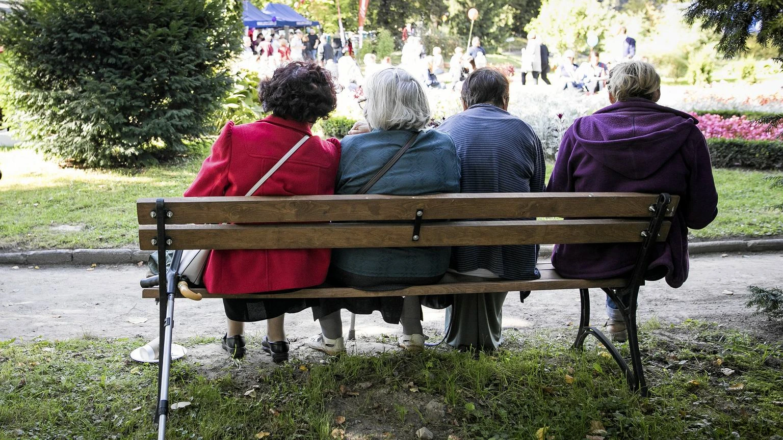 Emeryci majÄ powĂłd do niepokoju. PracujÄcych PolakĂłw coraz mniej. 