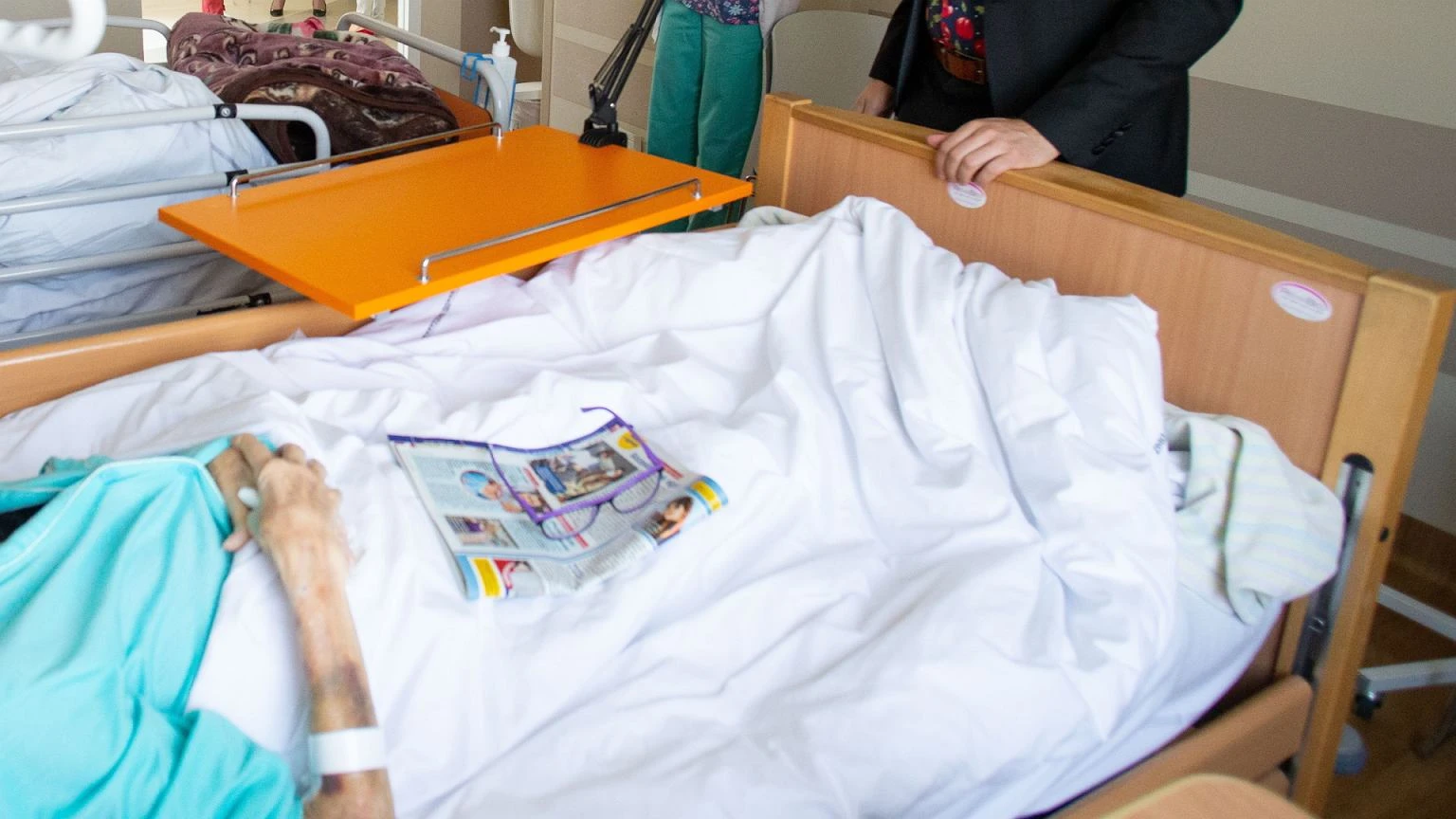 Nie zabieraj tych dwĂłch rzeczy do szpitala. Policja ostrzega przed kosztownym bĹÄdem