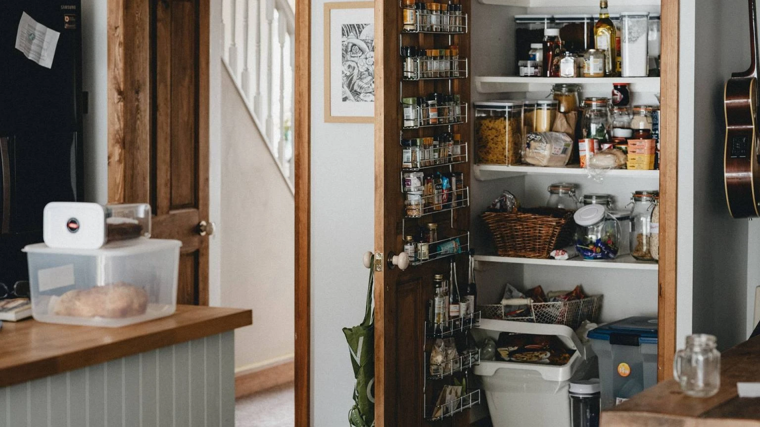 Jakie zapasy warto mieć w razie nieprzewidzianej sytuacji? Te produkty lepiej posiadać w zanadrzu
