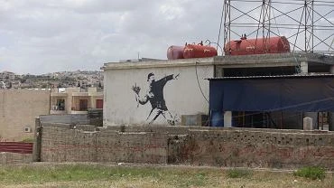 Banksy nie ma praw do swojego znanego dziea. Powodem ukrywanie tosamoci