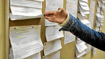 Minister zapewniaa, e bezrobocie nie ronie. Coraz wicej firm chce zwolnie grupowych