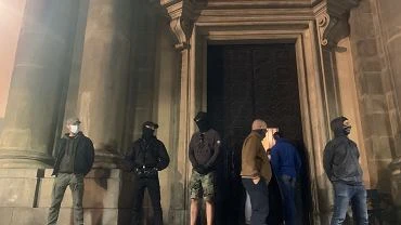 Tarnobrzeg. Postanowili broni klasztor przed protestami. Przeor wityni odmwi i wezwa policj