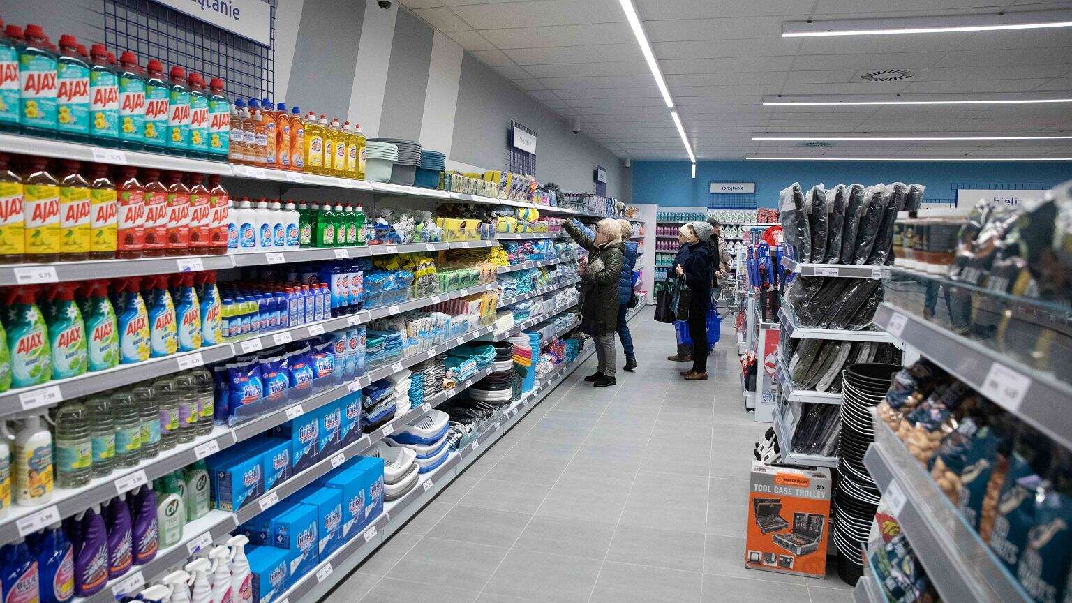 Pogromca kurzu z Action działa jak robot. Koniec z lataniem z mokrą szmatką. Co na to Rossmann?