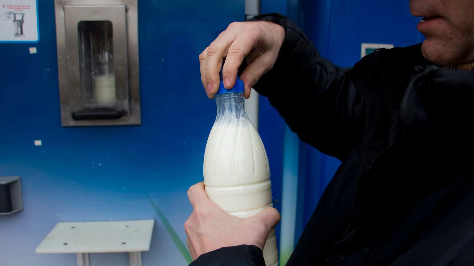 ZaczÄĹo siÄ. Butelki i puszki juĹź okaucjowane. Teraz czas na mleko? 