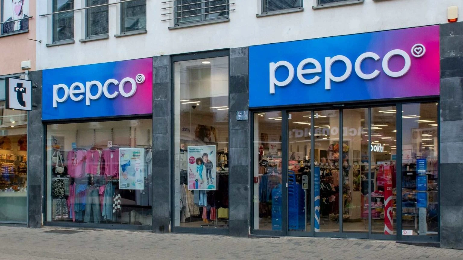 Modny HIT za cenÄ obiadu. Ĺwietne i luĹşne spodnie na jesieĹ juĹź w Pepco. Taniutko teĹź w Sinsay