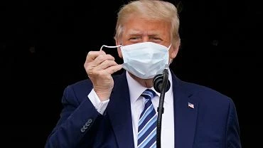 Donald Trump twierdzi, e wyzdrowia i jest odporny na koronawirusa. 