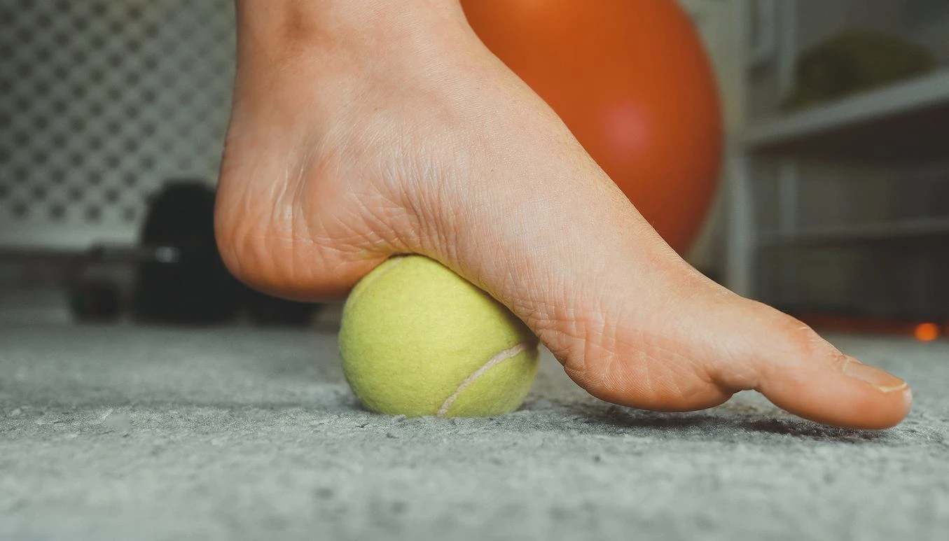 Wystarczy piĹeczka i dwie minuty dziennie. UlgÄ odczujesz w caĹym ciele