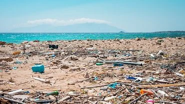 Plastikowe mieci w Morzu rdziemnym: 500 kontenerw dziennie. Pandemia wcale nie pomaga