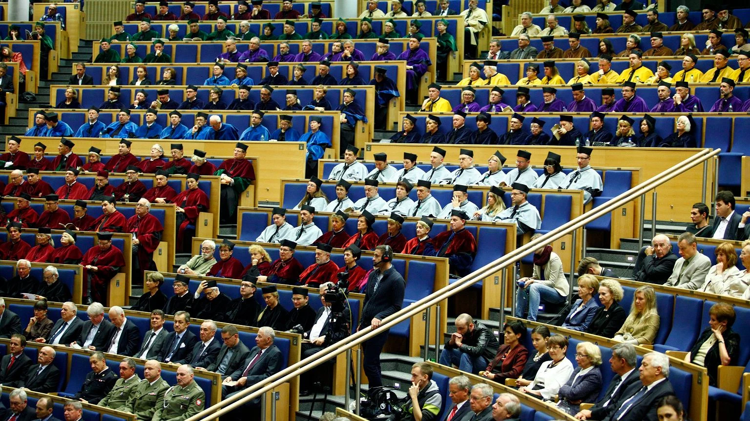 Niskie zarobki, niestabilność zatrudnienia. Oto najmniej przyszłościowe kierunki studiów