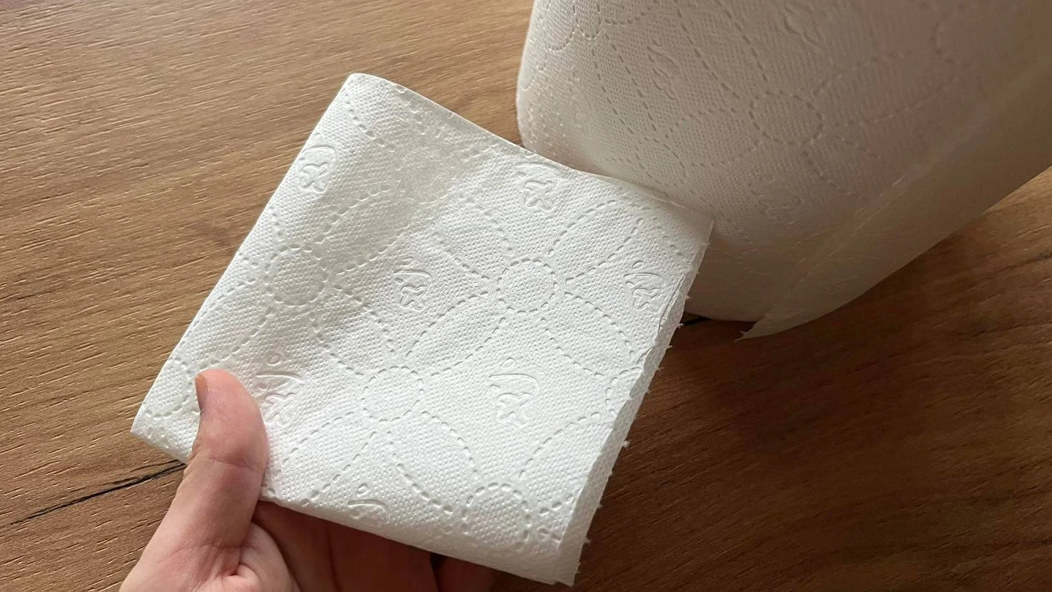 Nie do niebieskiego, nie do toalety. Gdzie wyrzuciÄ rÄcznik papierowy?