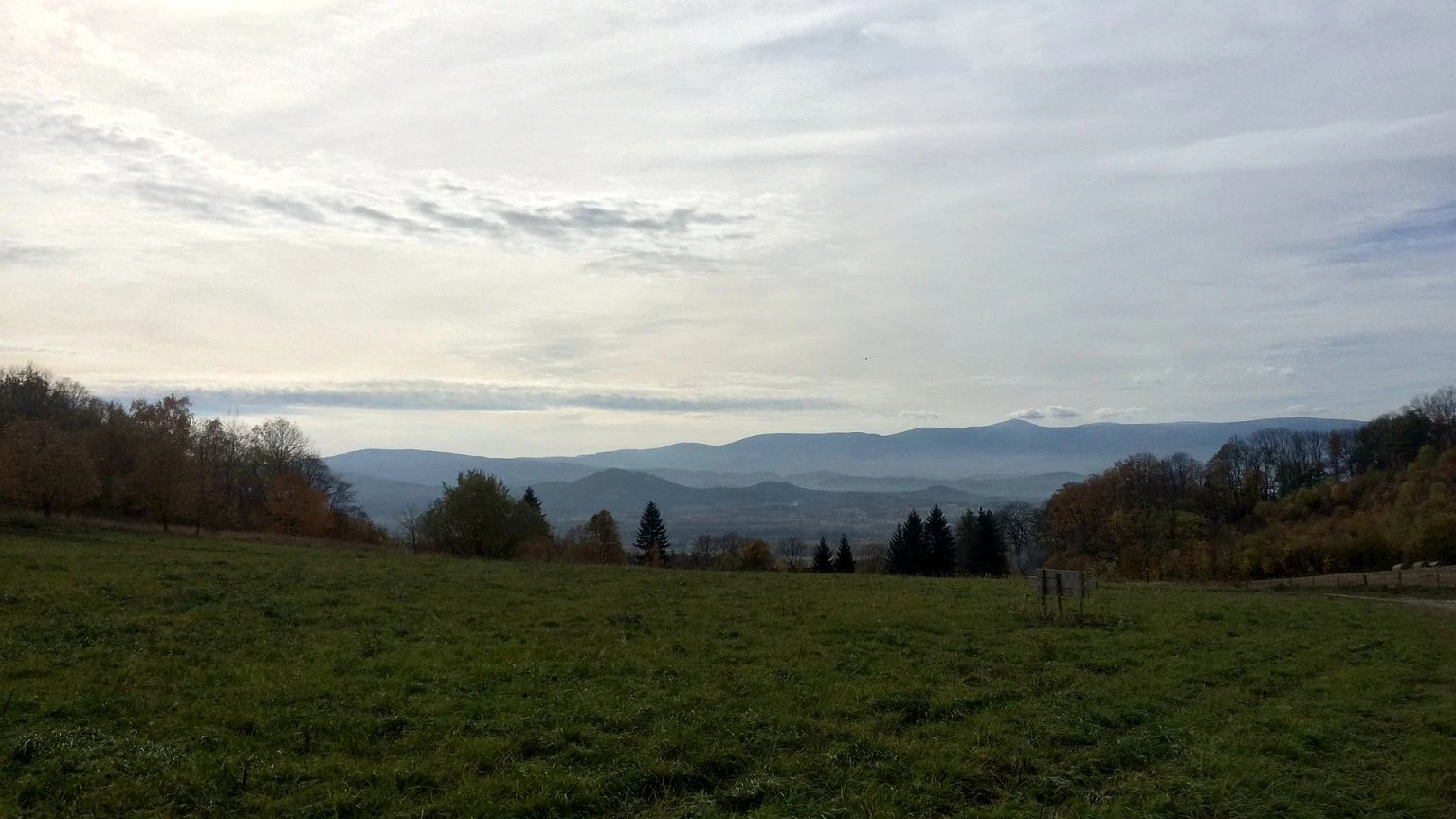 Góry nie muszą być wysokie, by robiły wrażenie. Oaza spokoju bez tłumów 20 km od Jeleniej Góry