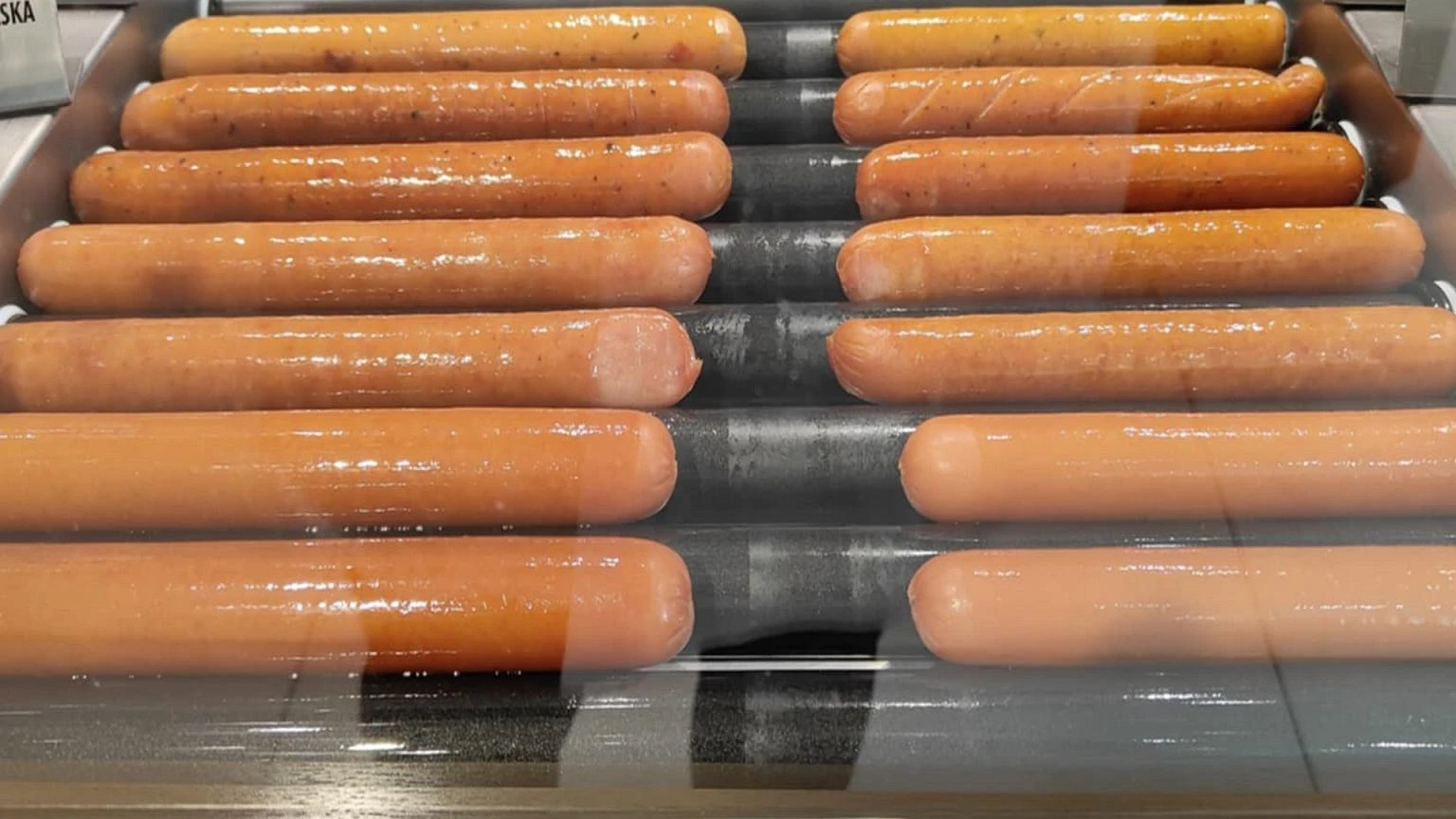 Tylko u nasIle hot doga jest w hot dogu? Pracownica stacji benzynowej o tym, co naprawdę ląduje w bułce