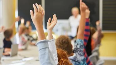 Szkoa dyskryminuje dzieci mieszkajce na wsiach? S przydzielane do czonych klas