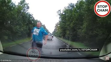Bigoraj. Zajedali drog kierowcy, bo na nich zatrbi. Chcieli wybi mu szyb