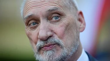 Macierewicz: Zapleczem Strajku Kobiet s ludzie odpowiedzialni za stan wojenny i kamstwo smoleskie