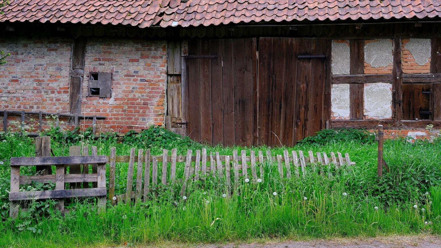 Poznał Małgorzatę na portalu randkowym. Przez lata więził ją w budynku gospodarczym. 