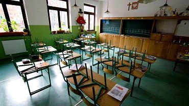 Zdalne lekcje za katar? 