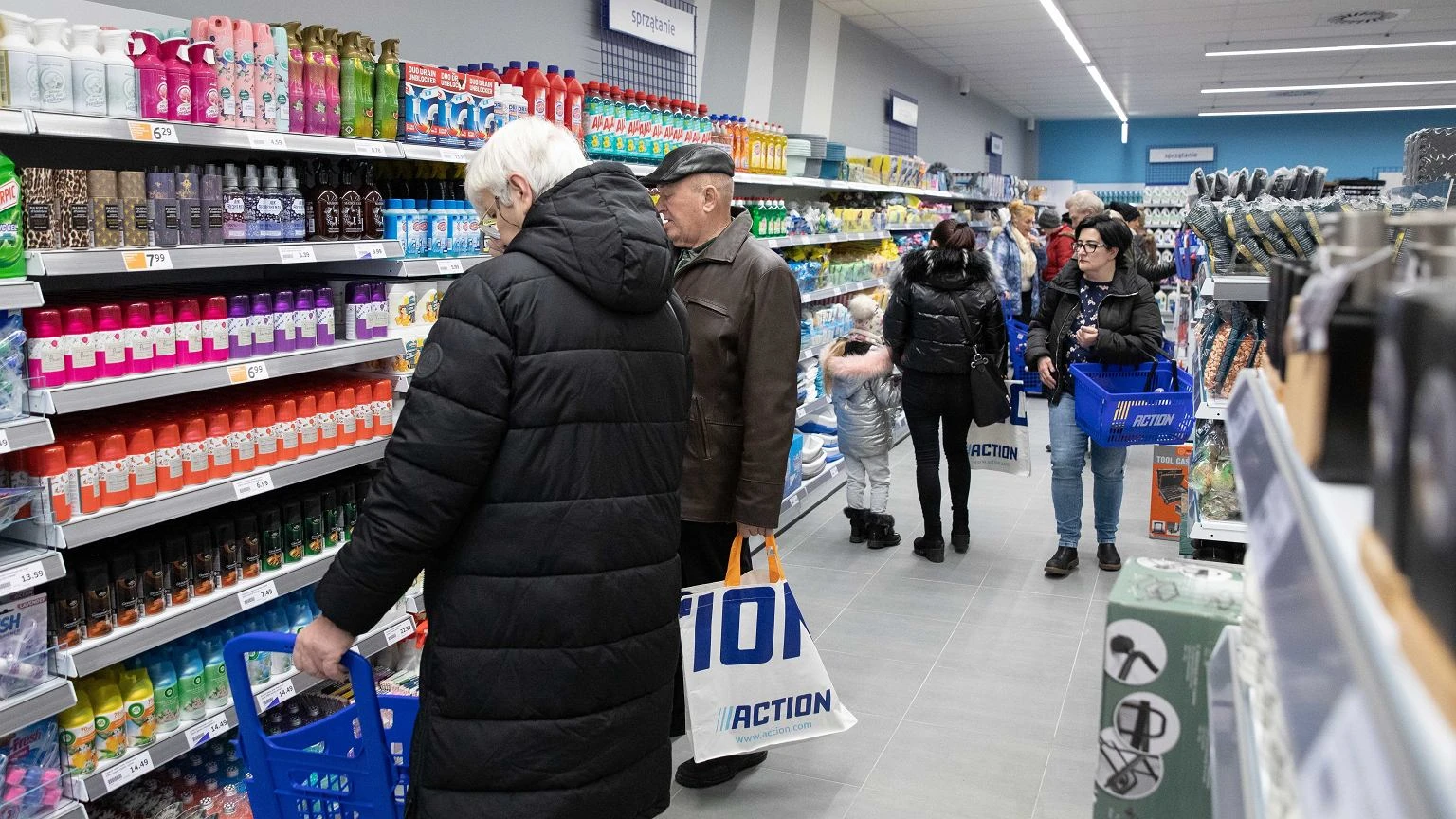 Kosztuje 8 zł w Action, a sprawia, że buty pachną jak nowe. Ja kupiłam dwa. Też w Hebe