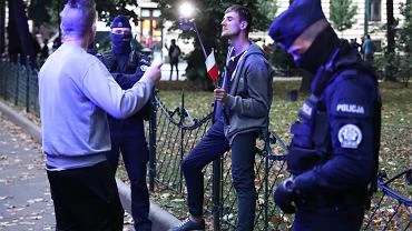 Koszalin. Mandaty i wnioski do sdu o ukaranie uczestnikw pikiety koronasceptykw