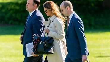 Polityczny doradca Trumpa zakaony. Koronawirus dalej zbiera niwa w Biaym Domu