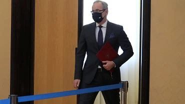 Dyrektorzy placwek krytykuj obecno onierzy w szpitalach. 