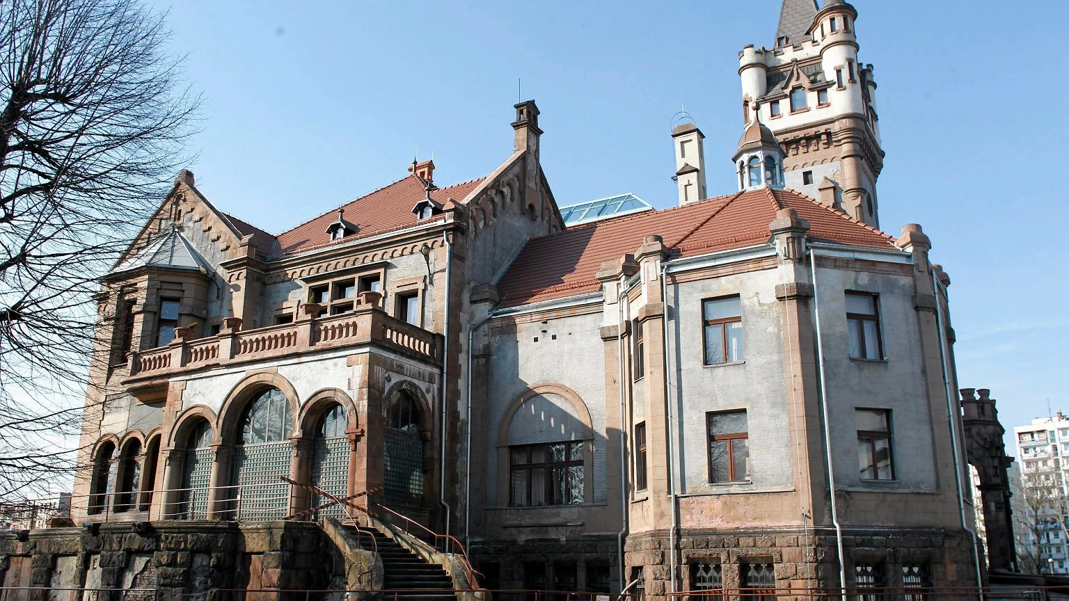 Zamek Disneya? Nie, to paĹac w Sosnowcu. JuĹź za chwilÄ otworzy siÄ dla turystĂłw