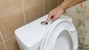 Wlej do toalety pyn do mycia naczy i zalej gorc wod. Niewiele osb zna ten supertrik