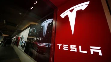 Tesla wchodzi do indeksu S&P500. Kosmiczny rok dla firmy Elona Muska