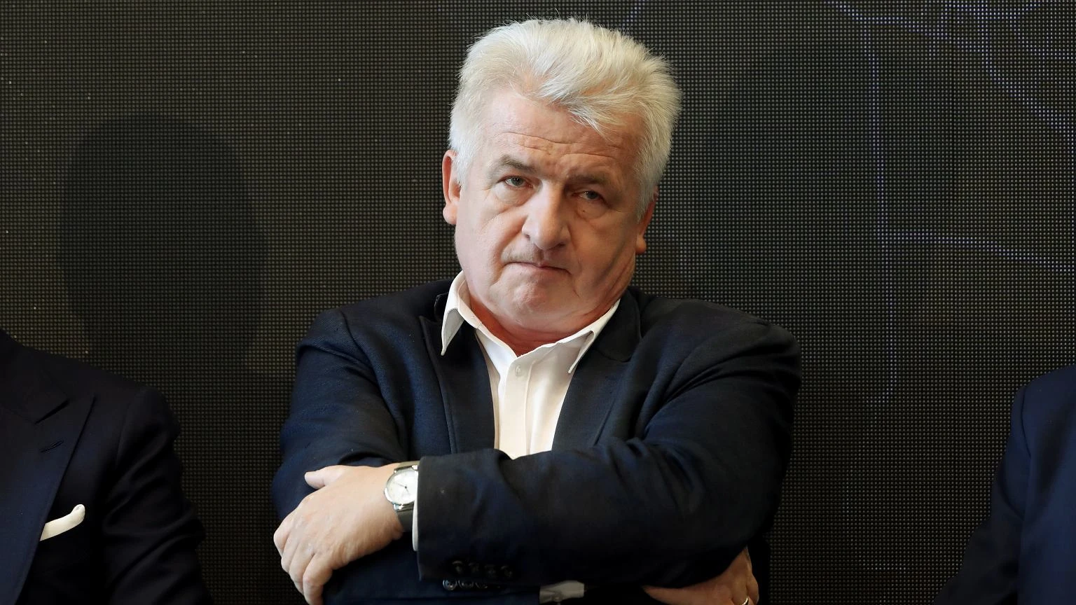 Jest mĹodszym bratem Magdy Gessler. 