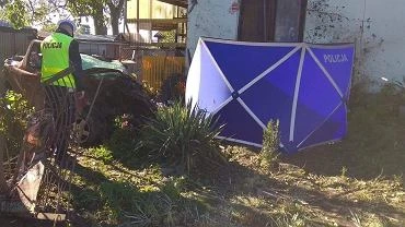 Podolin. miertelny wypadek. Nie yje 24-latka, ktra wjechaa autem w dom