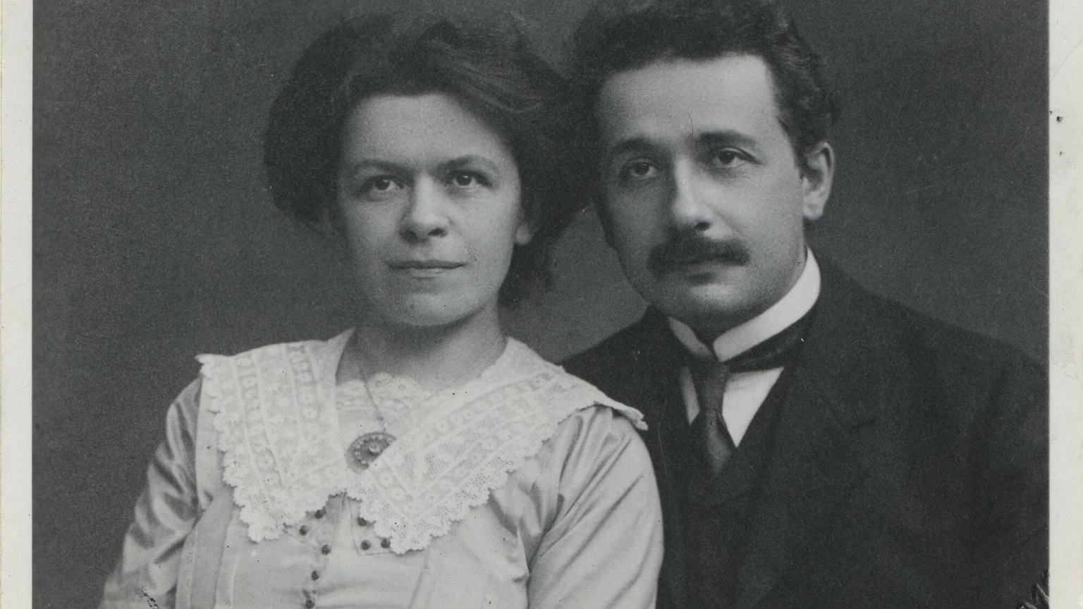 Porzucił żonę dla swojej kuzynki. Za milczenie Einstein zapłacił jej Nagrodą Nobla