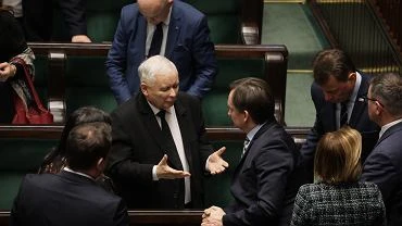 Publiczne miliony od PiS dla 