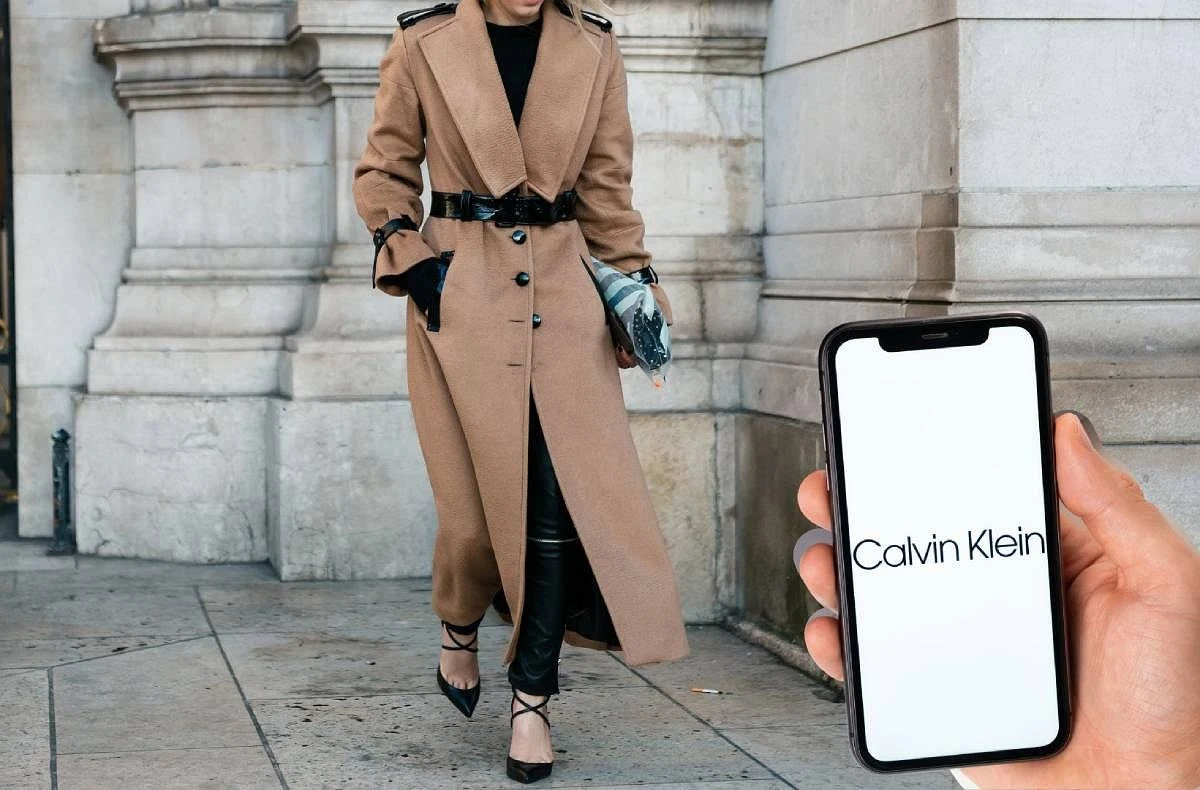Co za promocja! Zimowy płaszcz Calvin Klein teraz 50% taniej. W składzie? Wełna i kaszmir! Modnie także w HM i GAP