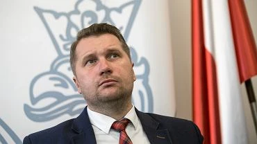 Rodzice o zmianie przez ministra Czarnka kanonu lektur: Niech urzdz palenie ksiek na boisku!