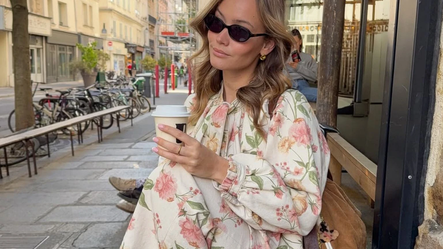 Reserved tnie ceny - eleganckÄ sukienkÄ w kwiaty dostaĹam 40% tanie. Co w Sinsay?