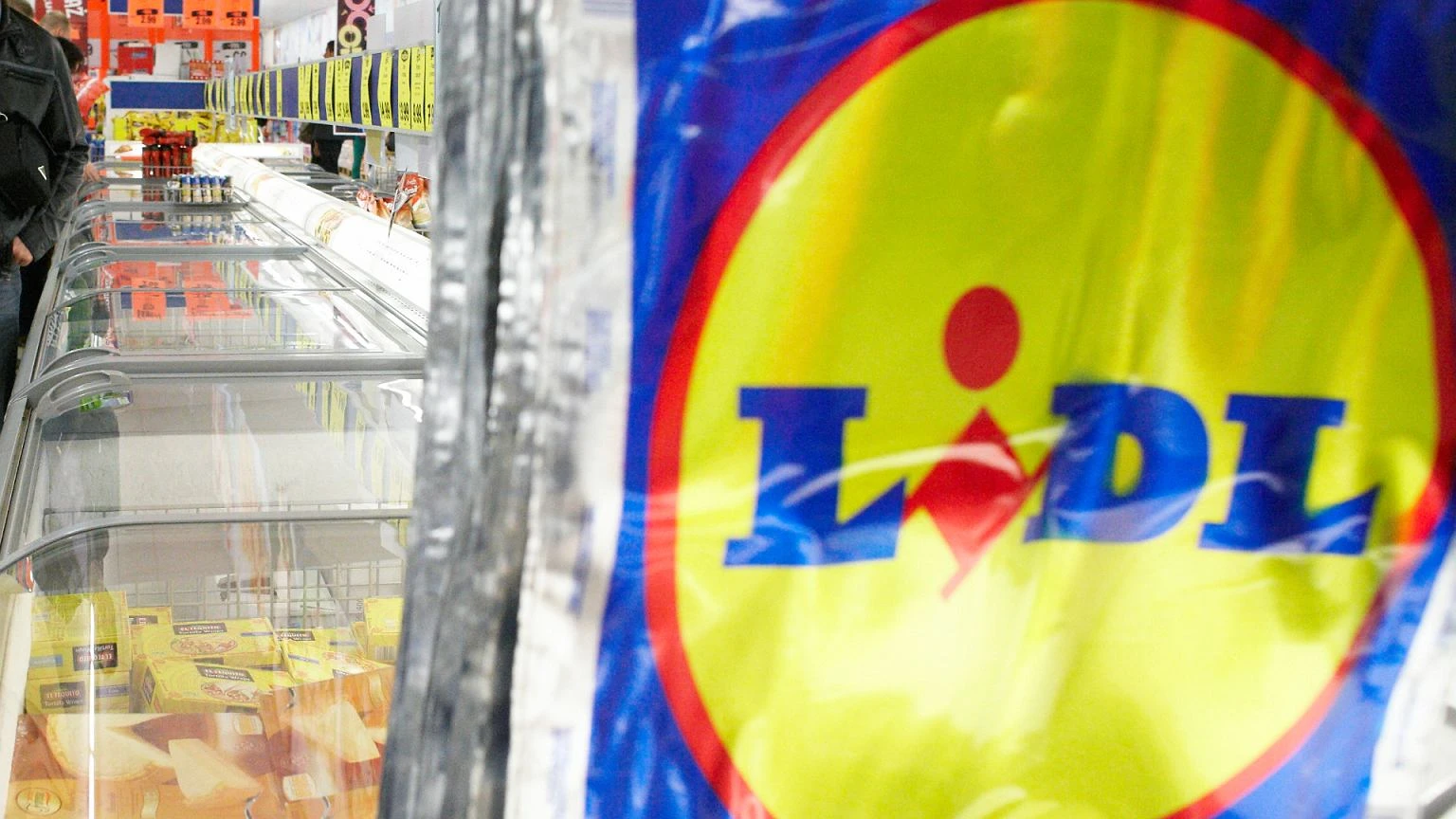 Lidl przecenił hit do 29,99 zł. Przechodzisz w nich całe lato. CCC nie jest gorsze