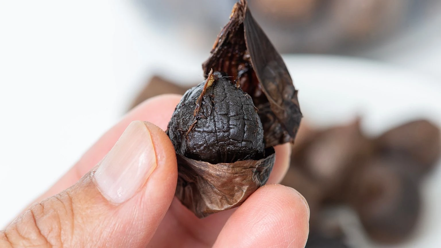 ZmieniajÄ zwykĹy czosnek w prozdrowotne cudo. KoreaĹczycy znajÄ tÄ metodÄ od lat