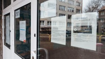 Ile szk pracuje w trybie zdalnym? Najnowsze dane MEN