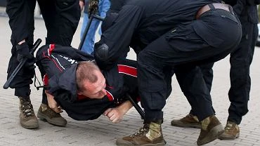 Biaoru. Dziesitki tysicy protestujcych na ulicach Miska. W Homlu brutalna interwencja OMON