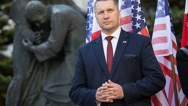 Minister Czarnek chce wicej treci katolickich i patriotycznych w szkoach. Proponuje zmiany