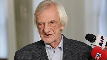 Terlecki pytany, czy cieszy si z powrotu Gowina do rzdu. 