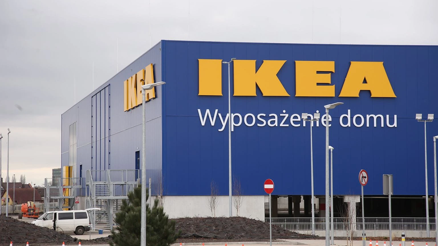 IKEA miaĹźdĹźy konkurencjÄ. 3 garnki za mniej niĹź 50 zĹ. Biedronka teĹź obciÄĹa ceny