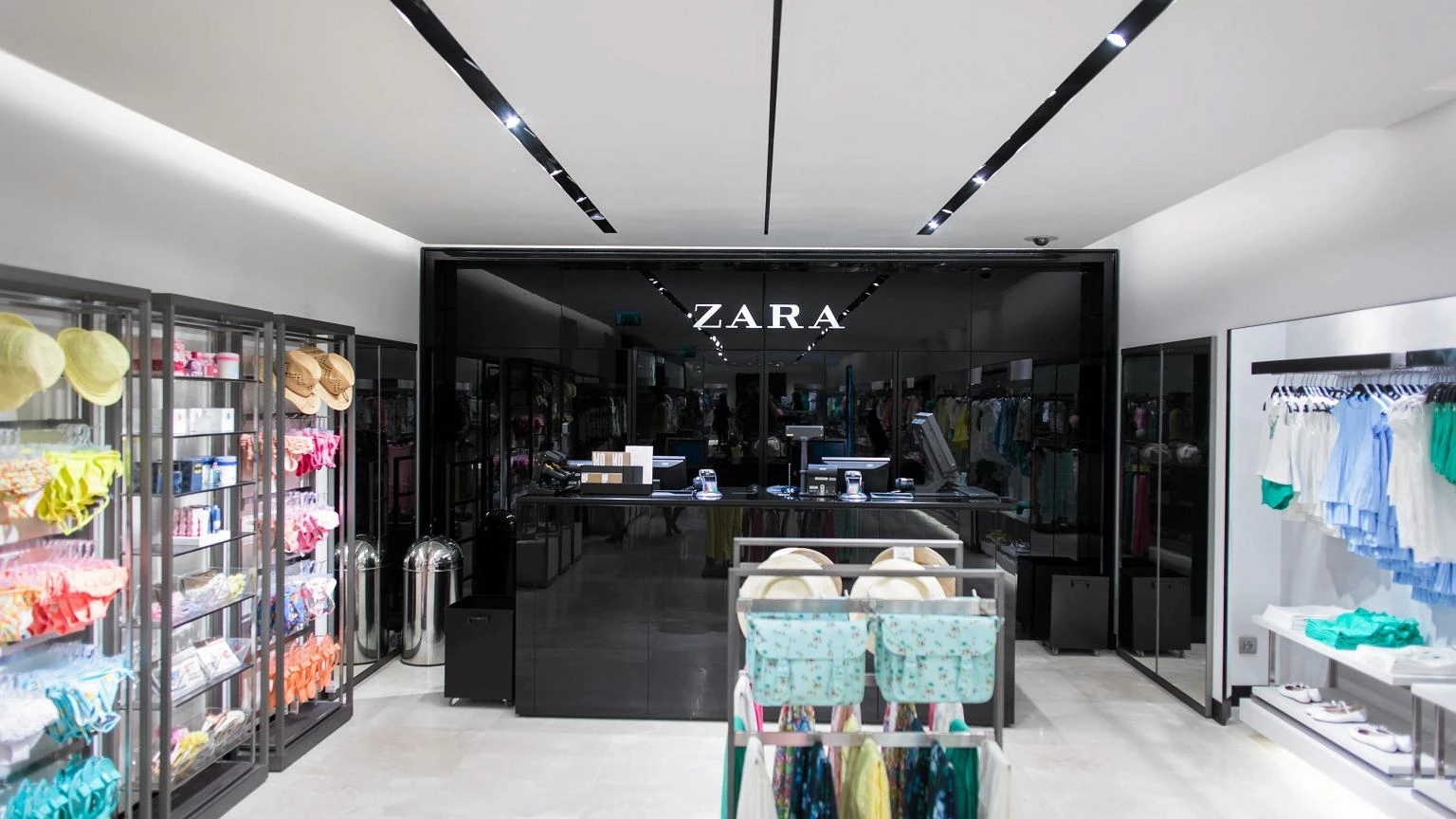 Zara i Asos biorą się za osoby, które zwracają za dużo rzeczy. Dożywotni zakaz i 