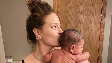 Ashley Graham sprbowaa wasnego mleka. 