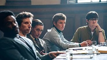 Netflix pokazuje zwiastun nowego filmu Sorkina. Dobra obsada i jeden z najgoniejszych procesw w historii USA