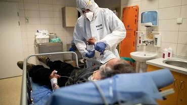 Zasiek dla chorych na COVID-19. Sprawd, czy ci nie przysuguje. Kluczowe miejsce zakaenia