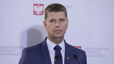 Szkoy ponownie zostan zamknite? Sytuacj komentuje Dariusz Piontkowski
