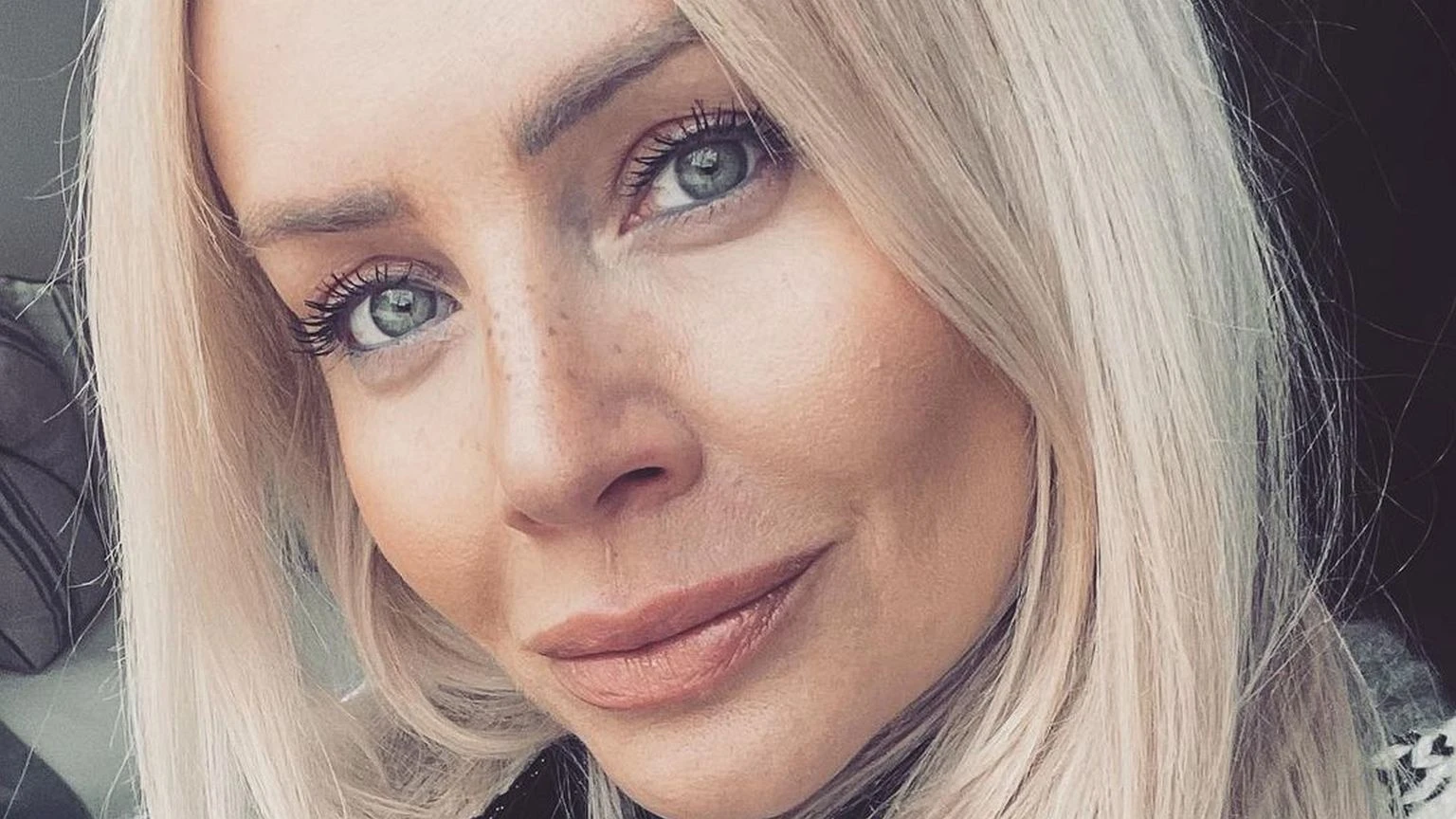 Agnieszka Woźniak-Starak w nowej fryzurze. Wybrała jeden z największych hitów sezonu. Fani zachwyceni. 